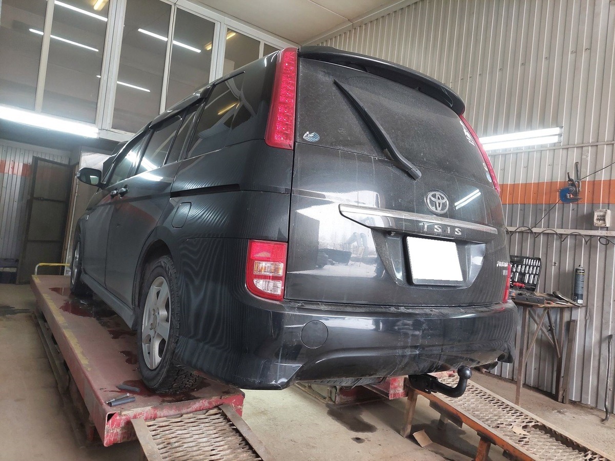 Фаркоп Halty на Toyota Isis 2WD (XM10)​ фото 4