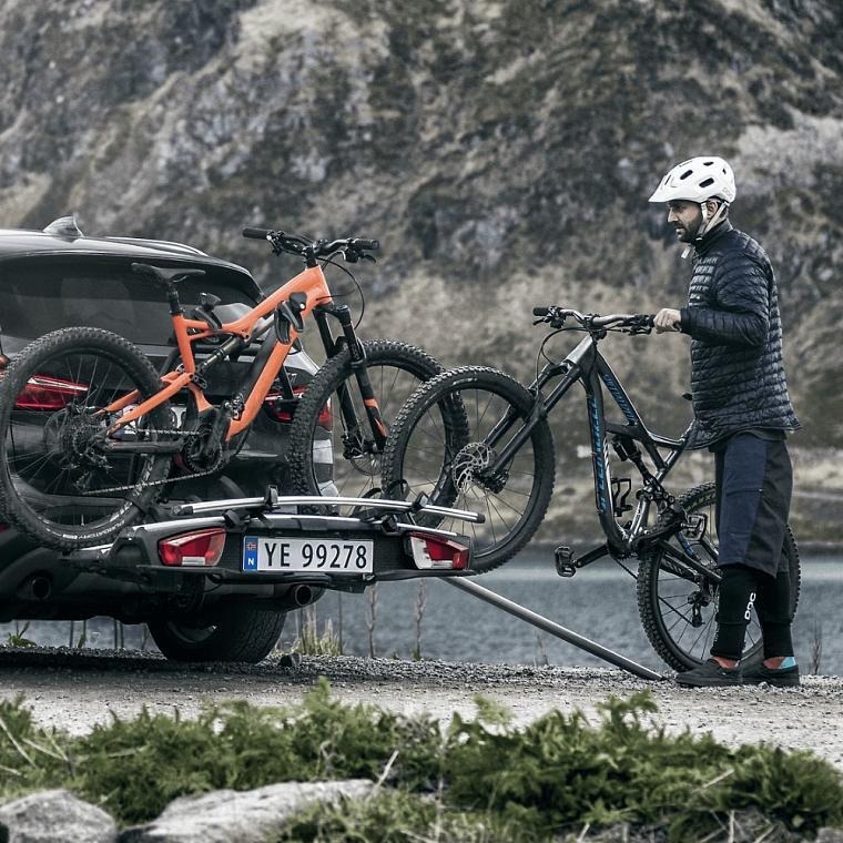 Велоплатформа для перевозки трех велосипедов Thule VeloSpace XT Black фото 5