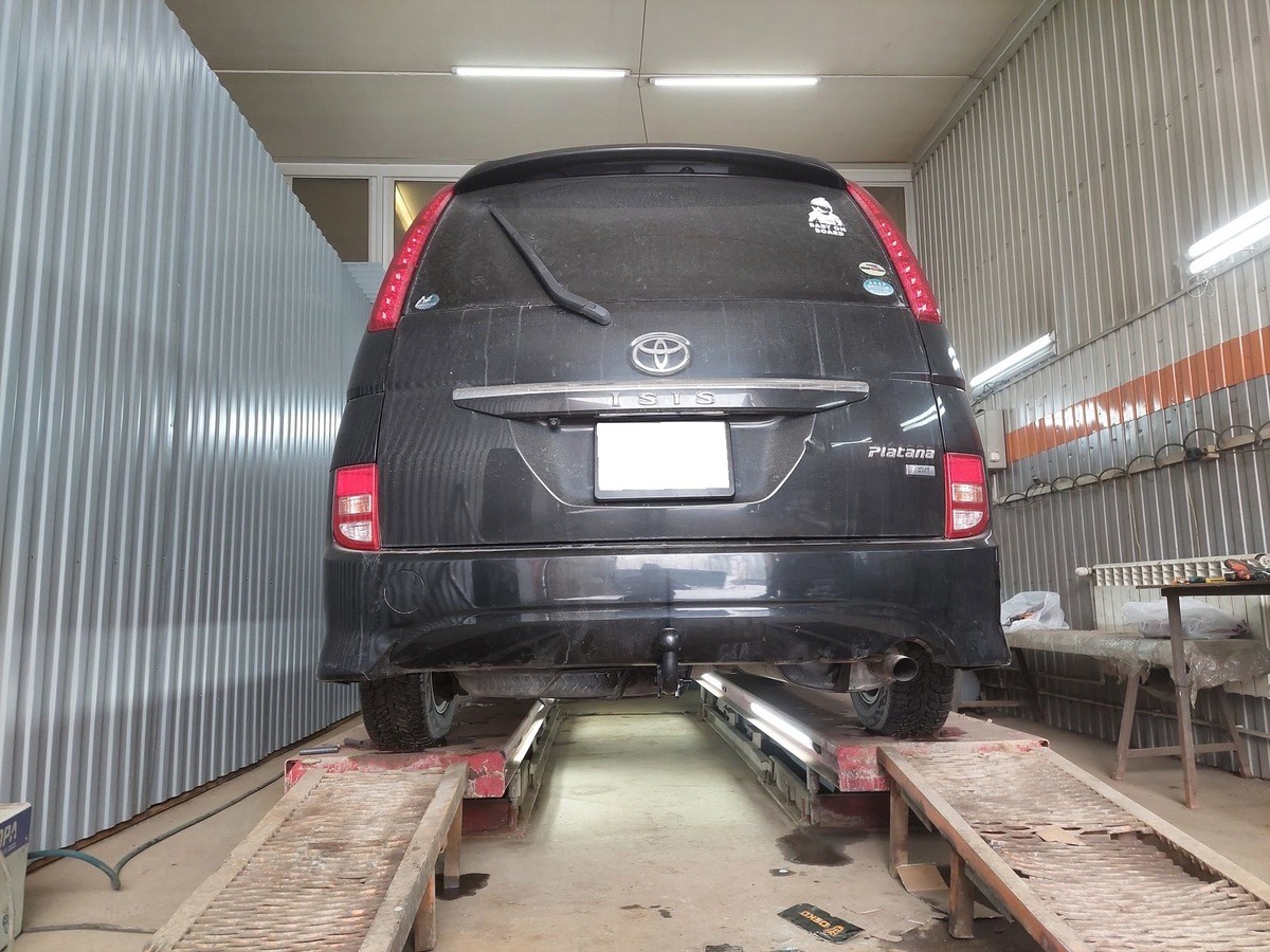 Фаркоп Halty на Toyota Isis 2WD (XM10)​ фото 2