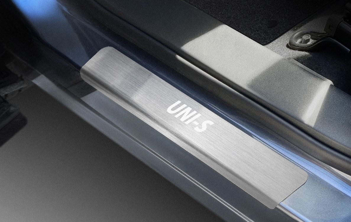 Комплект накладок на дверные пороги Rival для Changan UNI-S (1 поколение) с гравировкой UNI-S фото 2