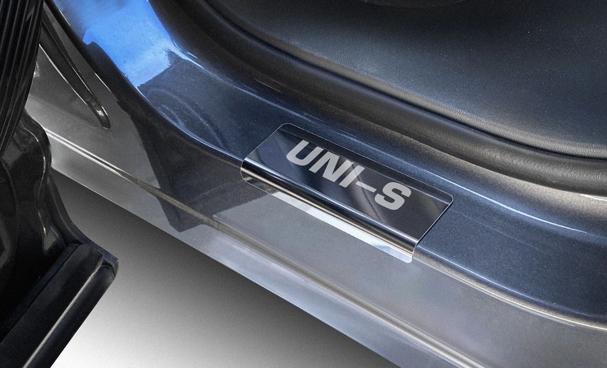 Комплект накладок на дверные пороги Automax для Changan UNI-S (1 поколение) с гравировкой UNI-S фото 2