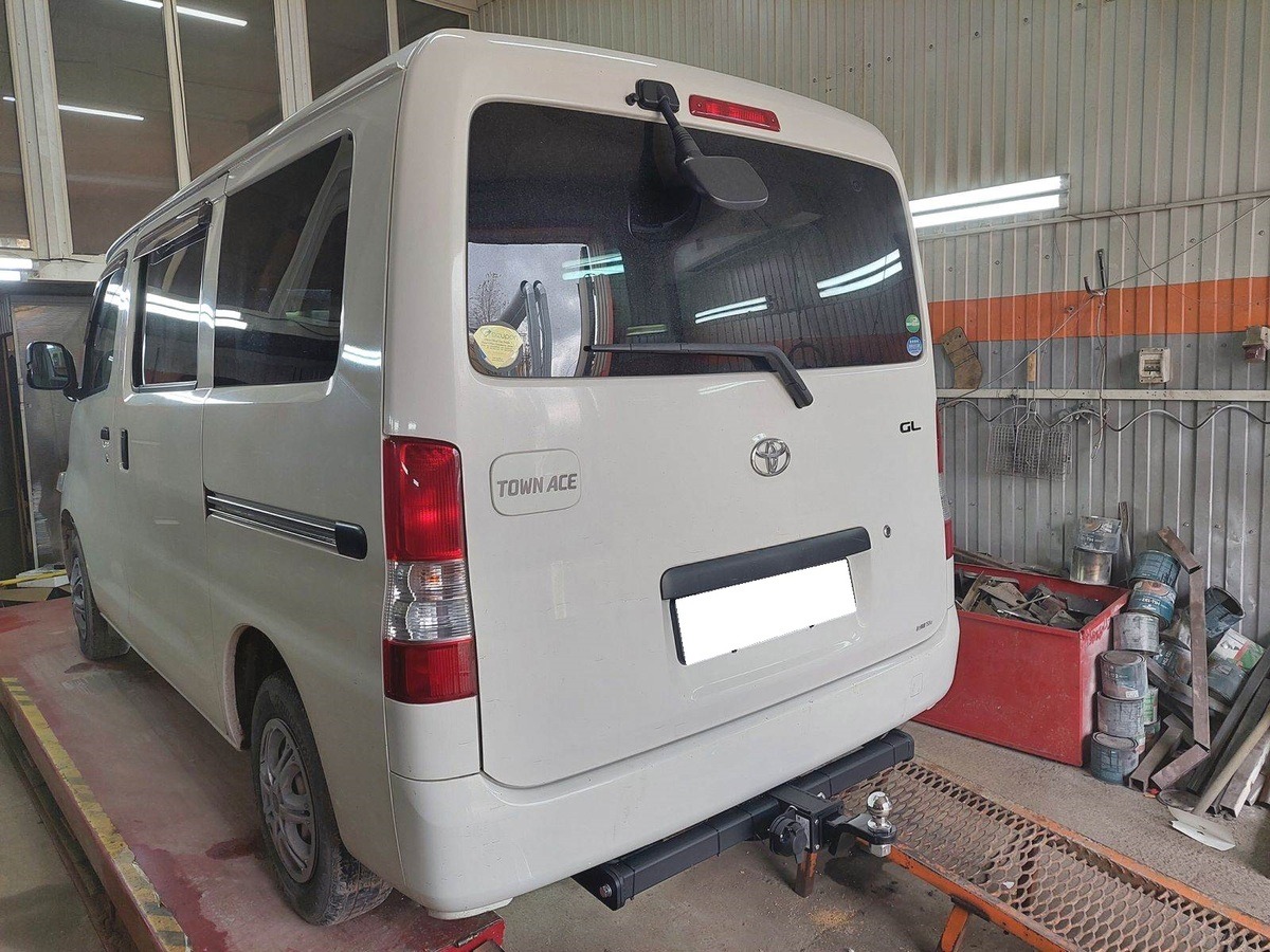 Фаркоп Halty для Toyota Lite Ace/ Town Ace (S400) фото 9