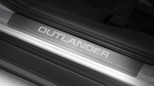 Комплект накладок на дверные пороги AutoMax для Mitsubishi Outlander (CW0W) XL с гравировкой Outlander  фото 2