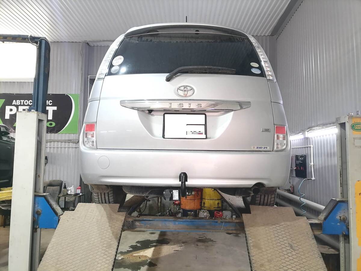 Фаркоп Halty на Toyota Isis 2WD (XM10)​ фото 3