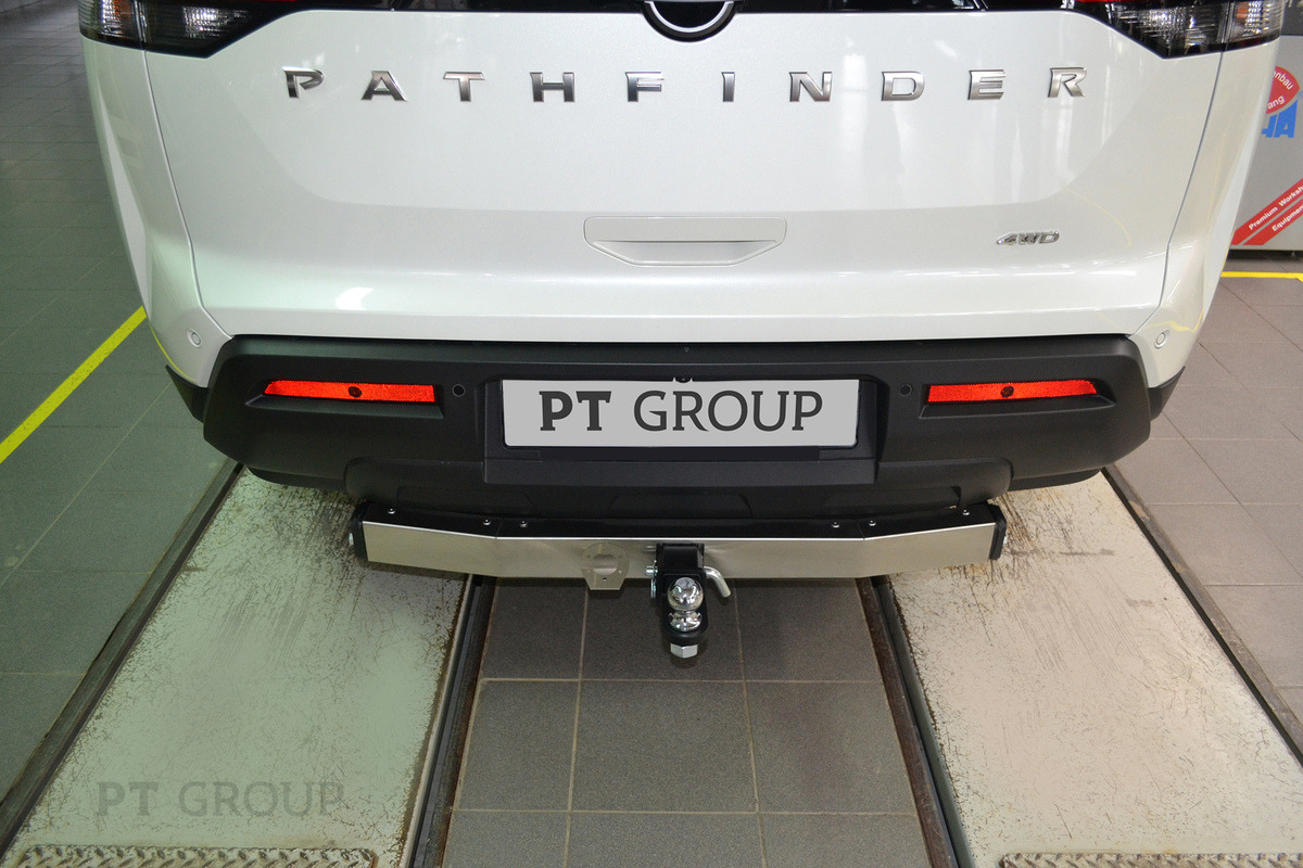 Фаркоп с металлической накладкой PT Group для Nissan Pathfinder фото 4