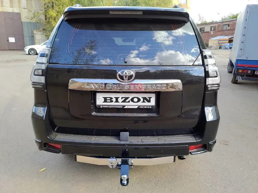 Фаркоп Бизон с хромированной накладкой и антистуком для Toyota Land Cruiser Prado (J120 и J150)