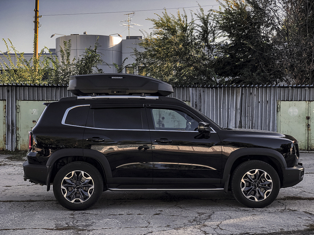Бокс на крышу Broomer Trekka L 450 черное тиснение  фото 6